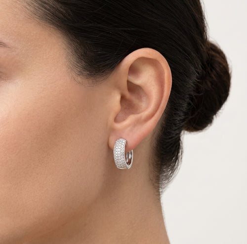 Pendientes huggie gruesos con diamantes