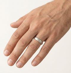 Anillo de boda clásico de platino con o sin piedras.