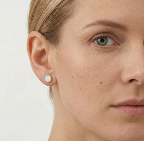 Runde weiße Opal-Goldohrringe