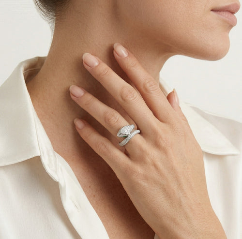 Damenring aus Silber mit Zirkonia und synthetischem Smaragd im Schlangendesign