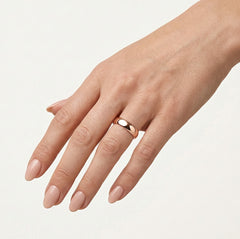 Klassischer Roségold-Ehering