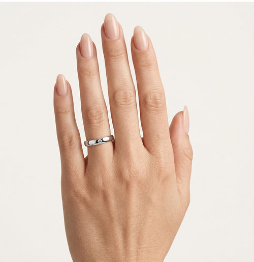 Alianza clásica de oro blanco