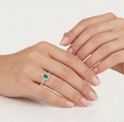 Bague halo en argent sterling avec émeraude poire