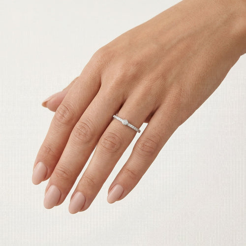 Minimalistischer Silberring mit Zirkonia