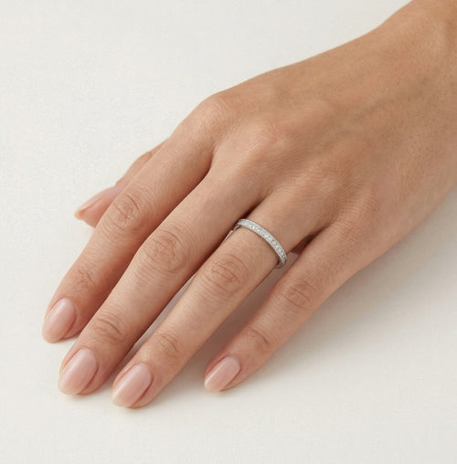 Heller Silberring mit Zirkonia
