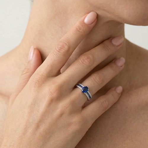 Ohromující diamantový prsten se safíry