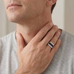 White gold ring with Onyx and diamonds