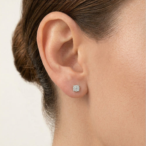 Boucles d’oreilles en or jaune avec diamants lumineux