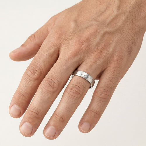 Anillo de boda de oro blanco con acabado mate y pulido brillante