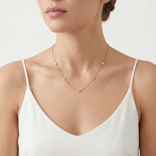 Halskette mit fünf Diamanten