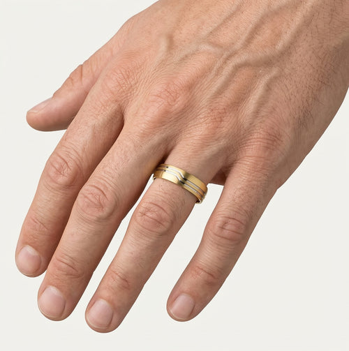 Snubní prsten ze žlutého zlata s linkami rhodia