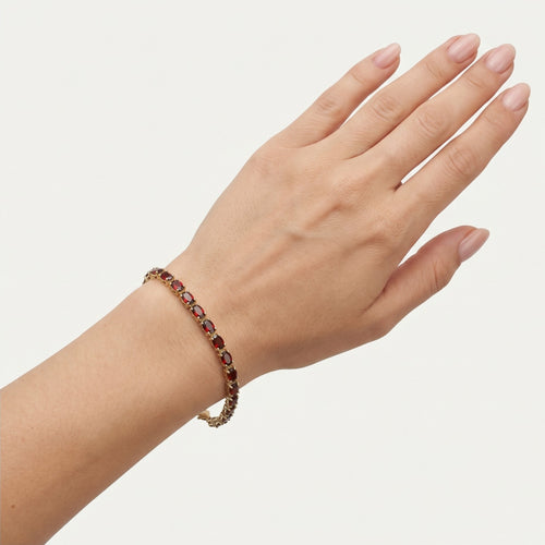 Stilvolles Armband mit ovalem Granat