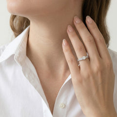 Nadčasový zásnubní prsten s diamantem kulatého brusu