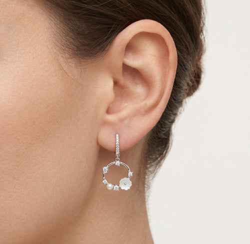 Boucles d’oreilles pendantes en argent sterling avec perles rondes et en forme de fleur