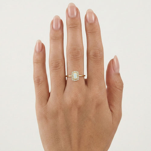 Rechteckiger Opal-Halo-Ring