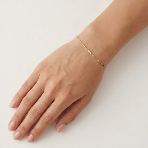 Minimalistisches Damenarmband aus Gold
