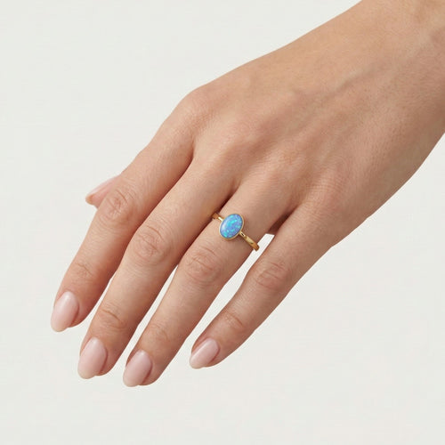 Schlichter blauer Opal-Goldring