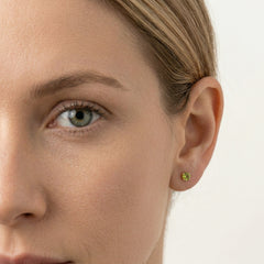 Puces élégantes en moldavite