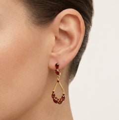 Timeless garnet elegance in 14kt gold