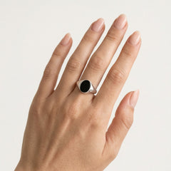 Anillo clásico de ónix negro para hombre