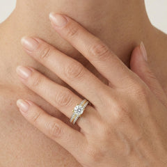 Důrazně silný zlatý prsten