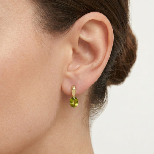 Schlichtheit in Gold mit ovalem Serenity-Hänger