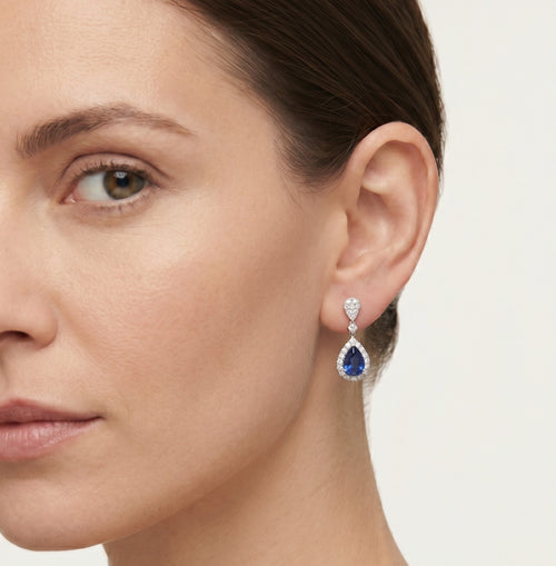 Elegantní náušnice s diamanty a safíry z bílého zlata