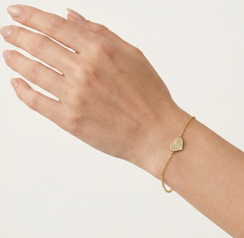 Gold-Armband mit gravierten Herzen