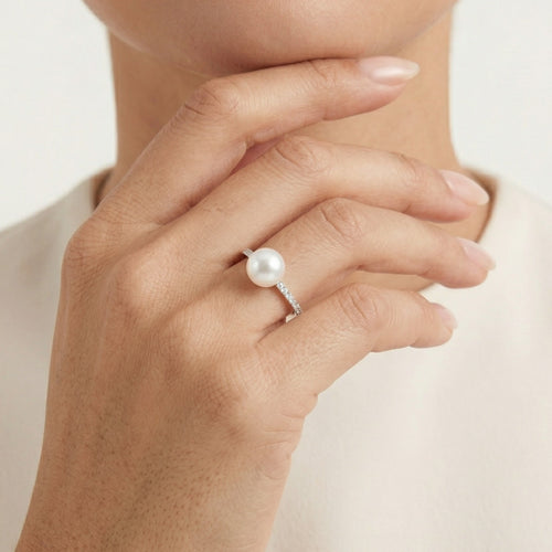 Zlatý prsten se sladkovodní perlou a kubickými zirkony