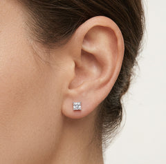 Pendientes de tuerca unisex de plata esterlina con corte princesa