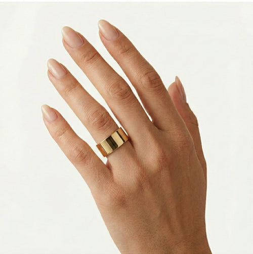 Masivní snubní prsten ze žlutého zlata