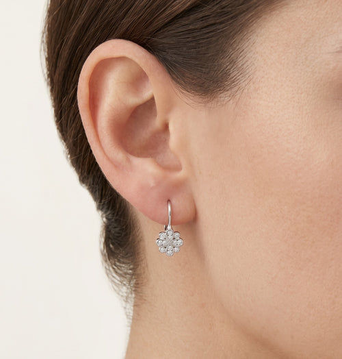 Elegante Silber-Blumen-Ohrringe mit Tropfen