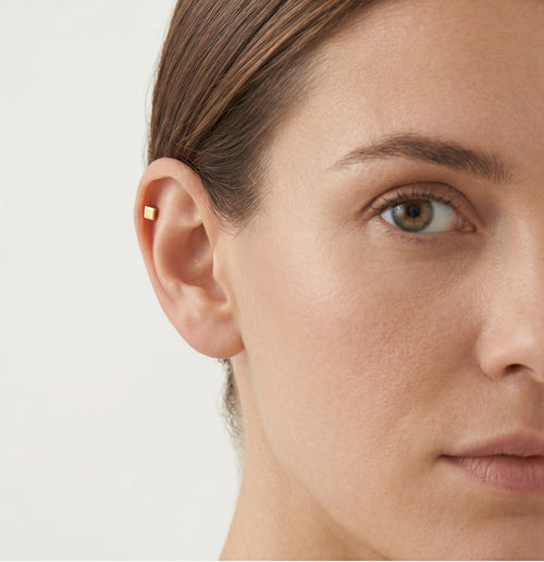 Yellow gold piercing with squares design