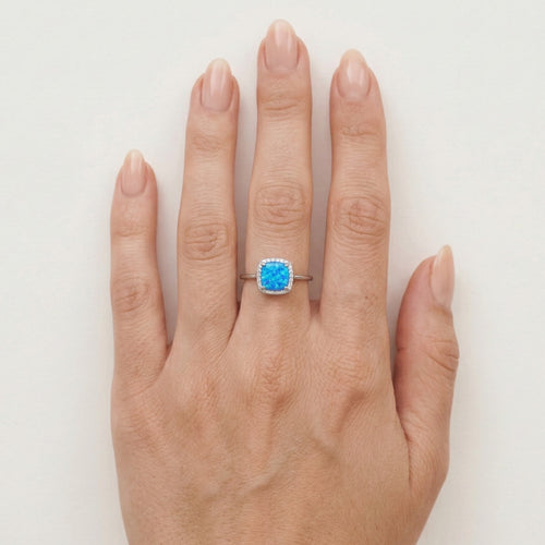 Quadratischer Ring mit königsblauem Opal