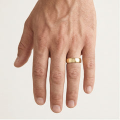 Anillo de boda macizo y liso de oro amarillo