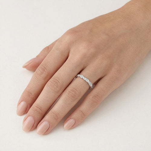 Glänzender Silberring mit Zirkonia