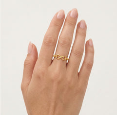 Anillo infinito de oro amarillo