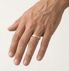 Anillo de boda de oro rosa con acabado mate