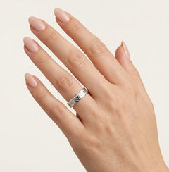 Bague de mariage en or blanc avec un design unique