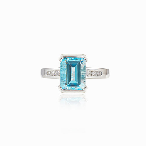 Smaragdschliff-Aquamarin- und Diamant-Ring