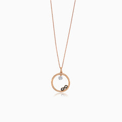 Zlatý náhrdelník s diamantem a infinity