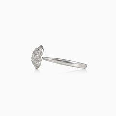 Diamond ring in shape of flower