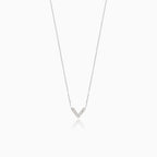 Collares en forma de V con diamantes