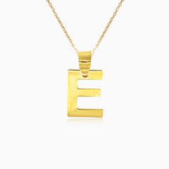 Zlatý přívěsek písmene "E"