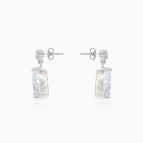 Pendientes de oro blanco en forma de lágrima con circonitas.