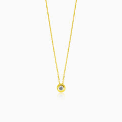 Collar dorado con solitario de circonita cúbica