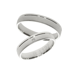 Anillo de oro blanco con acabado mate y pulido alto.