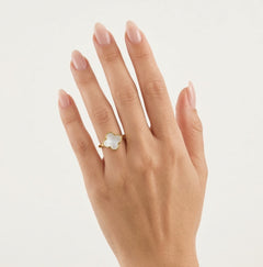 Prsten s perleťovým čtyřlístkem