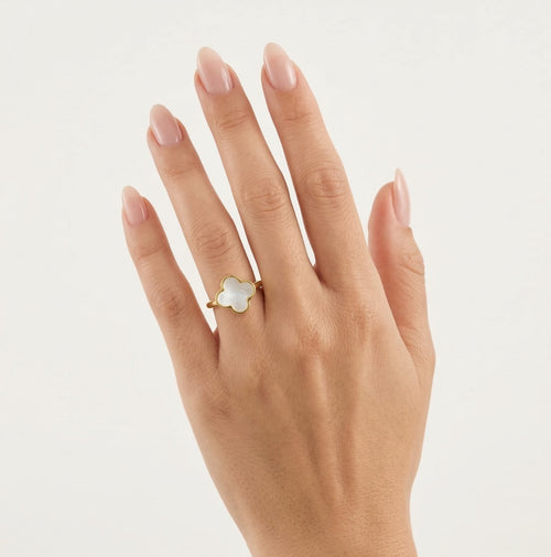 Prsten s perleťovým čtyřlístkem