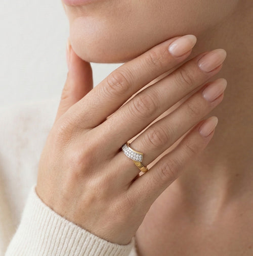 Einzigartiger Goldring mit Zirkonia